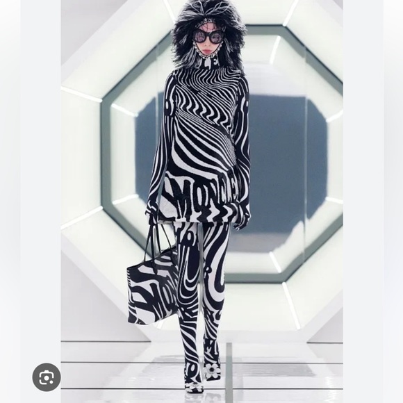 NWT MONCLER Richard Quinn Logo Print Tote - Picture 10 of 10